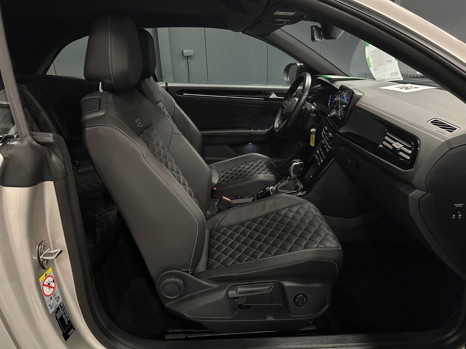 Volkswagen T-Roc R-Line Black - Samsaru's Car Outlet