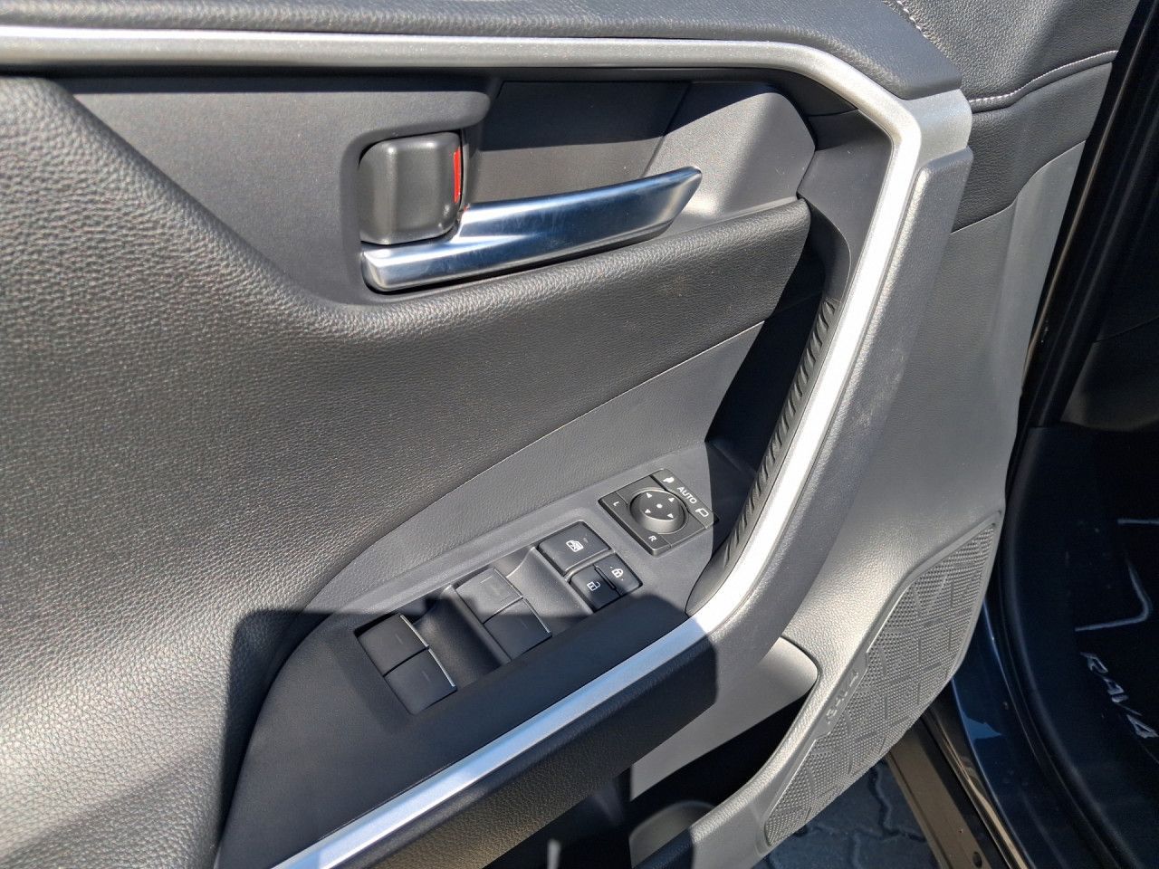 Toyota RAV4 4x4 Hybrid Navi,el.Heckklappe, SHZ vorn