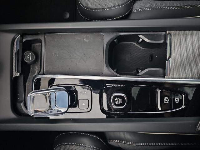 Volvo XC60 B5 AWD Ultimate Dark - Samsaru's Car Outlet