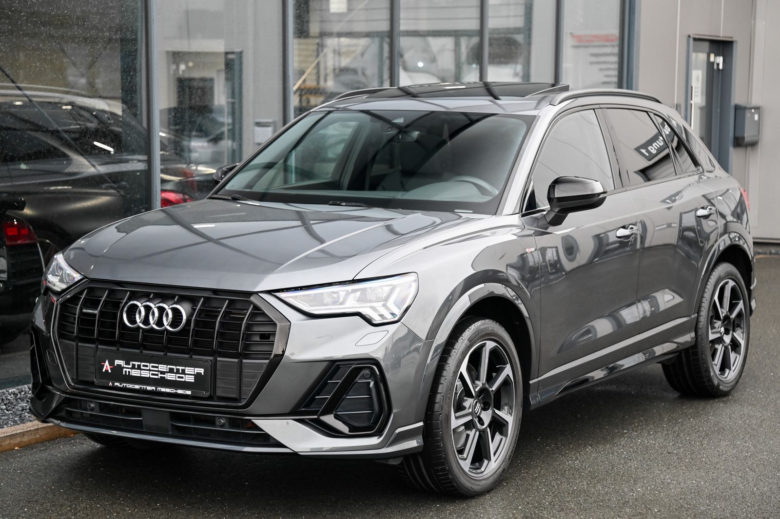 Audi Q3 40 TFSI quattro S line - Samsaru's Car Outlet