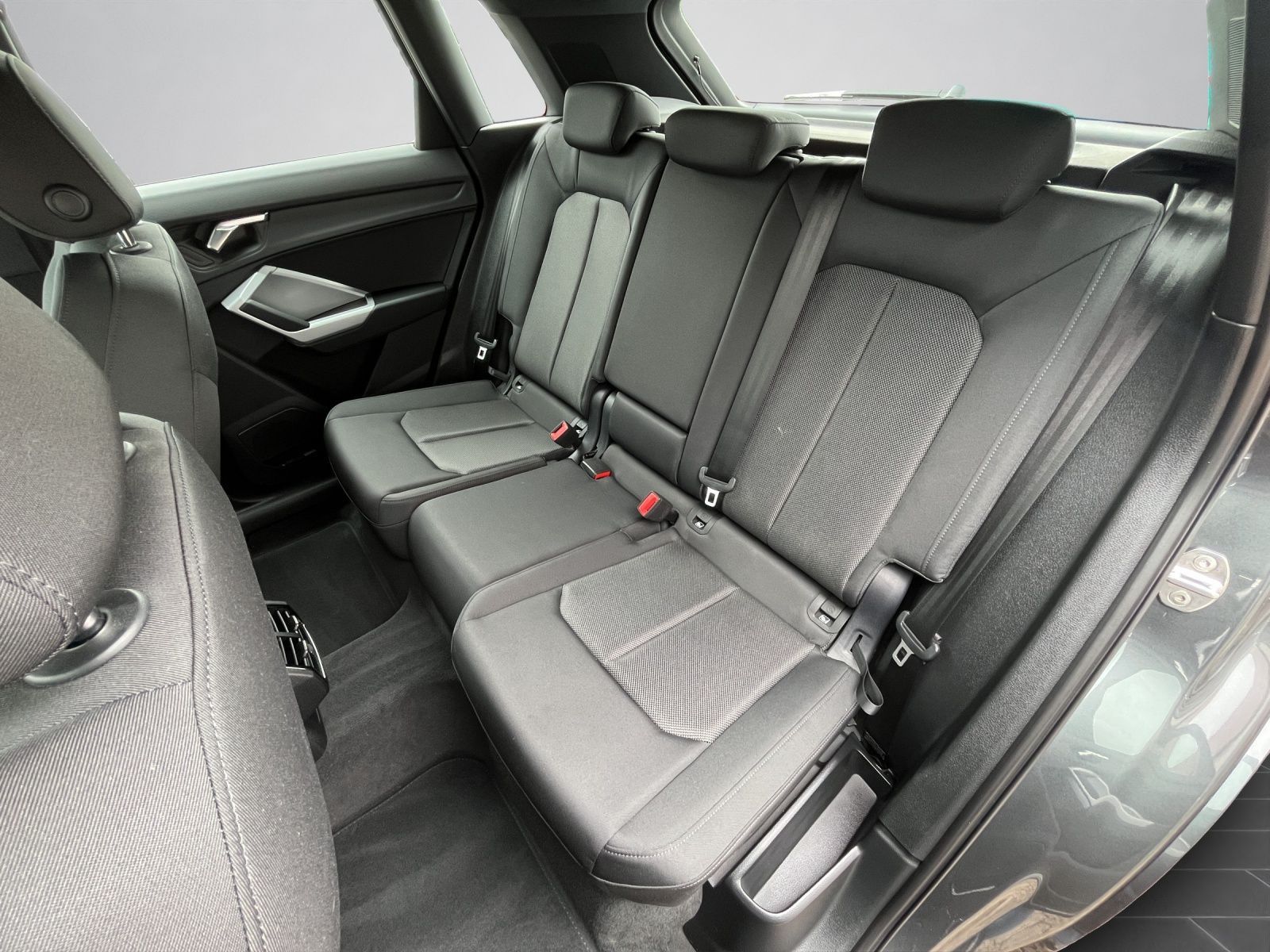 Audi Q3 S line 40 TDI S-TRONIC - Samsaru's Car Outlet
