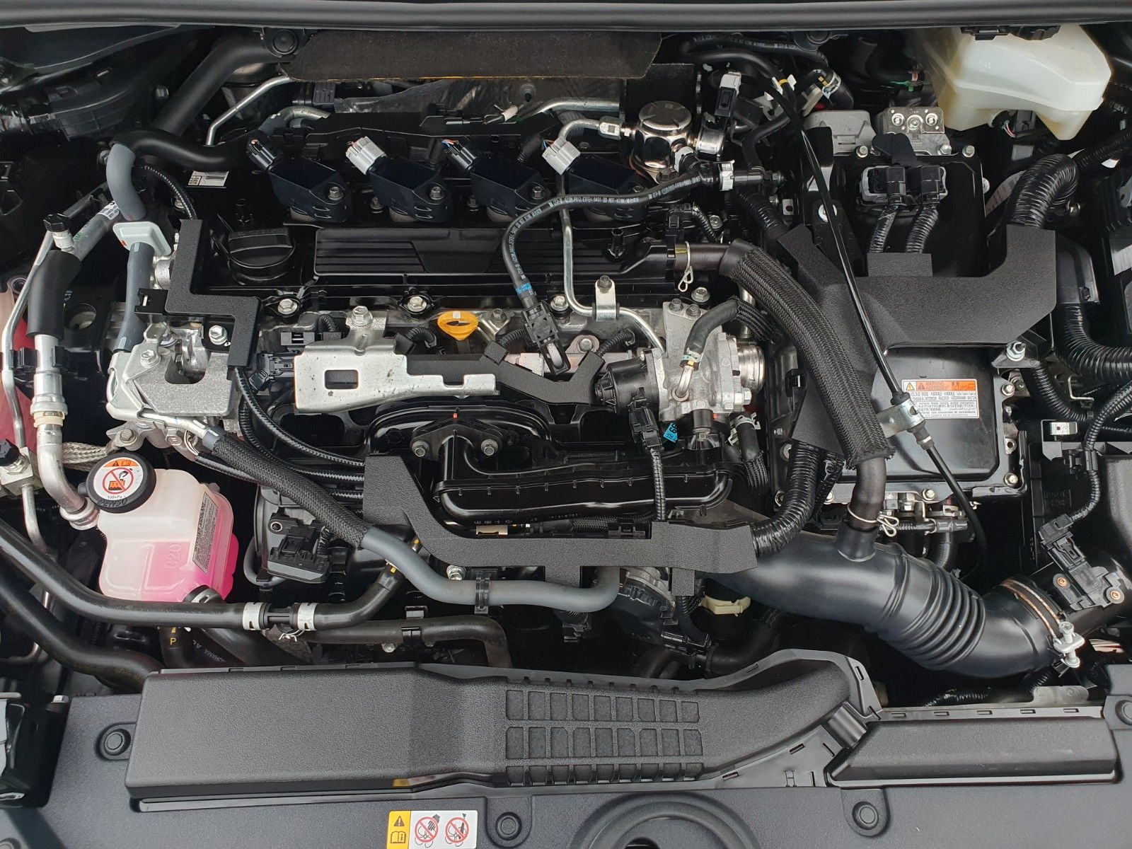 Toyota Corolla Touring Sports 2.0 Hybrid Lounge - Samsaru's Car Outlet