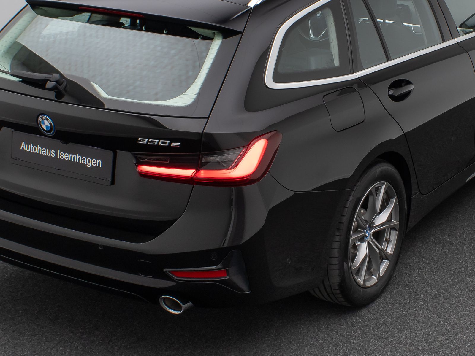 BMW 330e Sport Line - Samsaru's Car Outlet