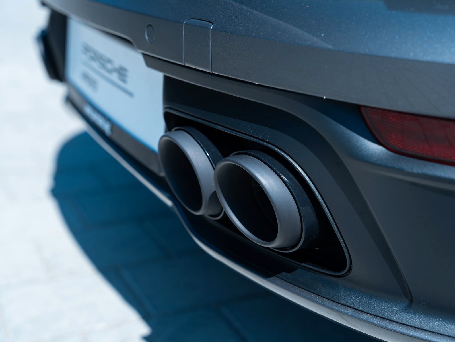 Porsche 911 Carrera 4 - Samsaru's Car Outlet