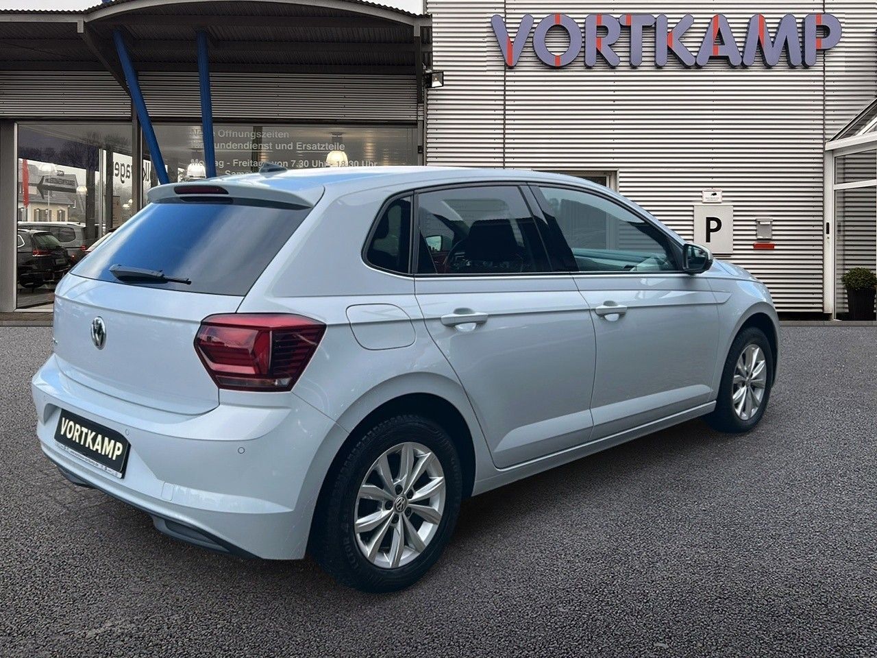 Volkswagen Polo VI Highline DSG - Samsaru's Car Outlet