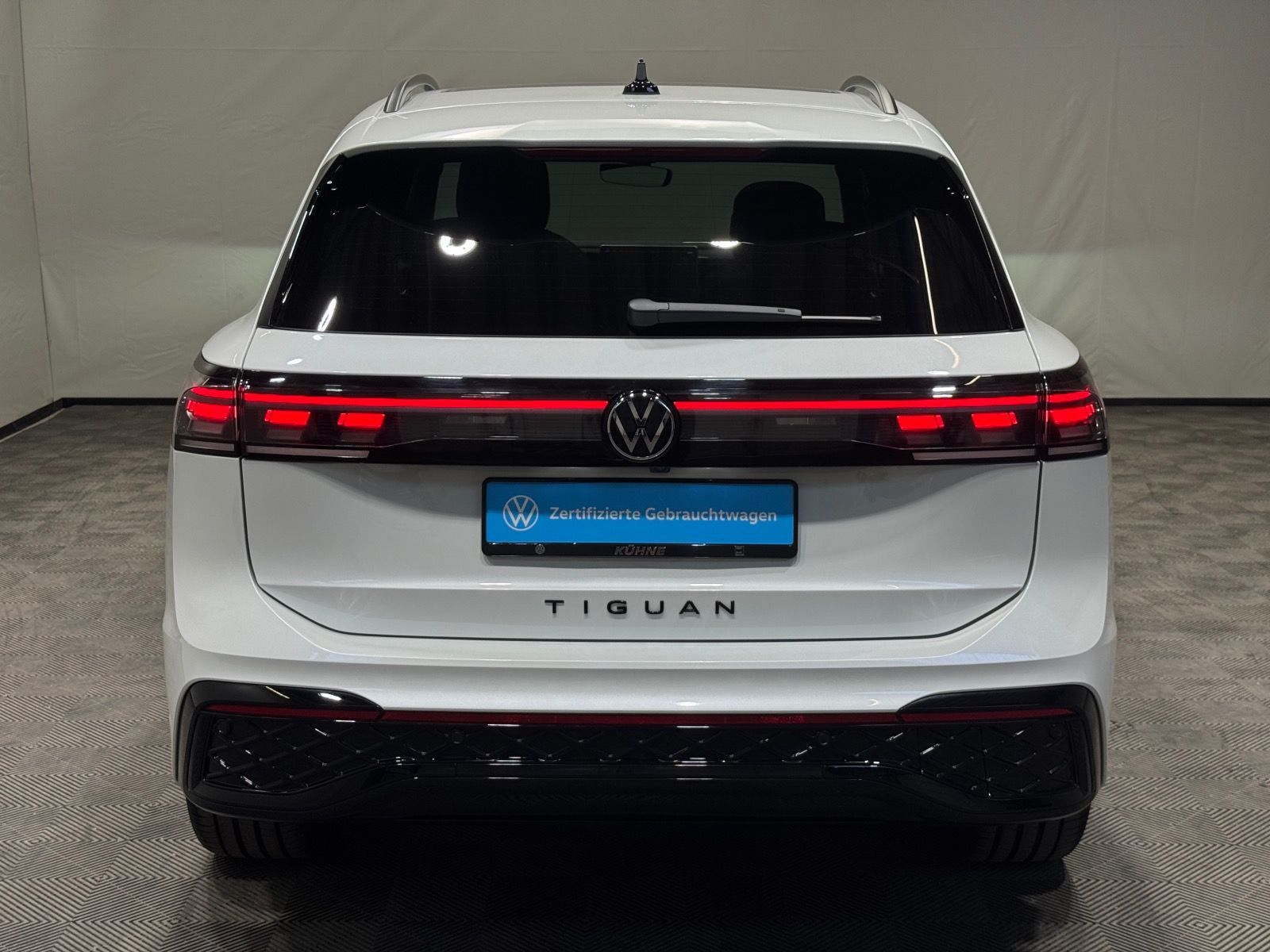 Volkswagen Tiguan R-Line 1.5 TSI eHybrid | MATRIX NAVI PANO