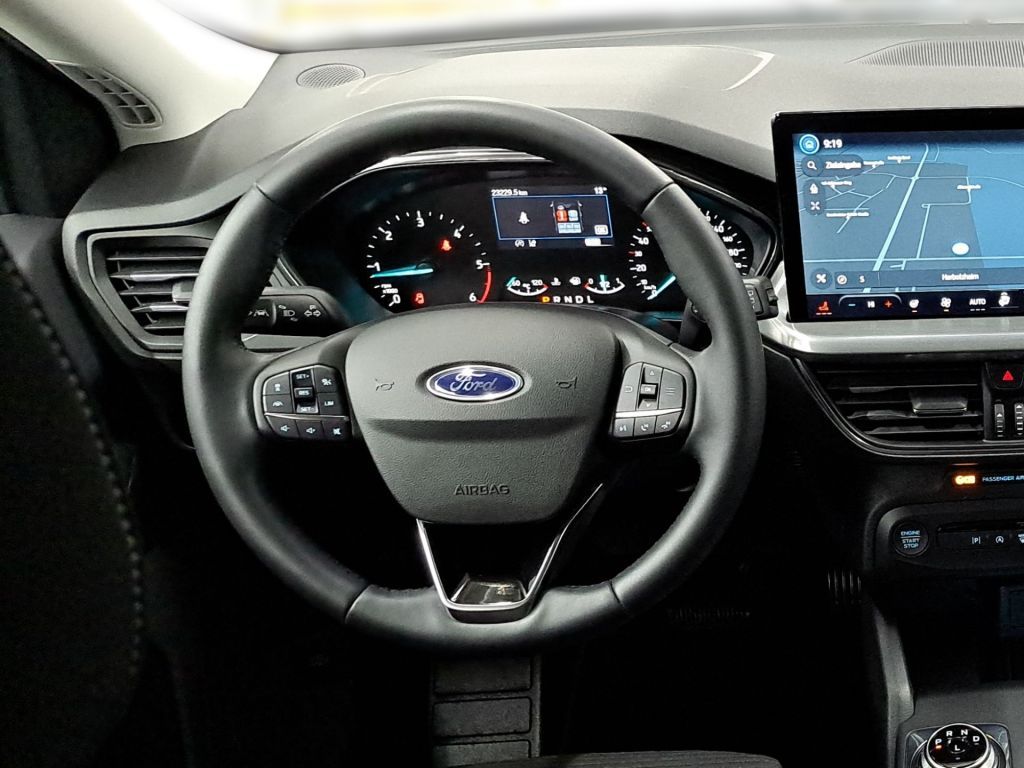 Ford Focus Turnier 1.5 Aut. TITANIUM NAVI RFK LED SHZ
