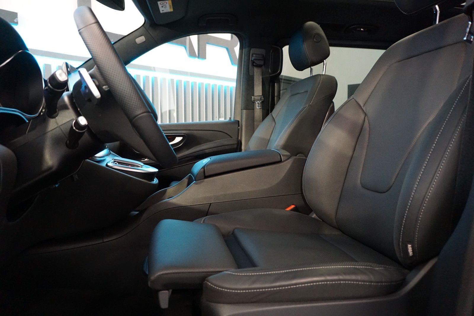 Mercedes-Benz V 300 4MATIC AVANTGARDE - Samsaru's Car Outlet