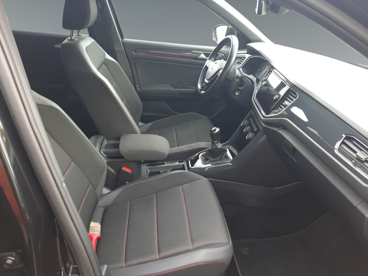 Volkswagen T-Roc 1.5 TSI Sport - Samsaru's Car Outlet