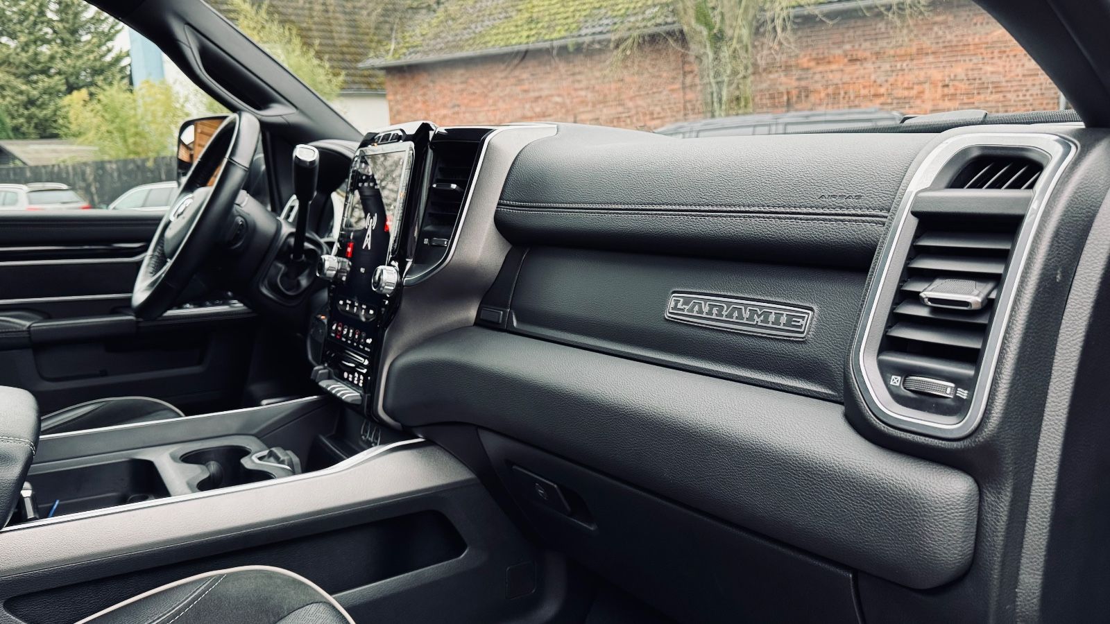 Dodge LIMITED*2500*6,7L DIESEL*BÜGEL*NAVI*AHK*GARANTIE