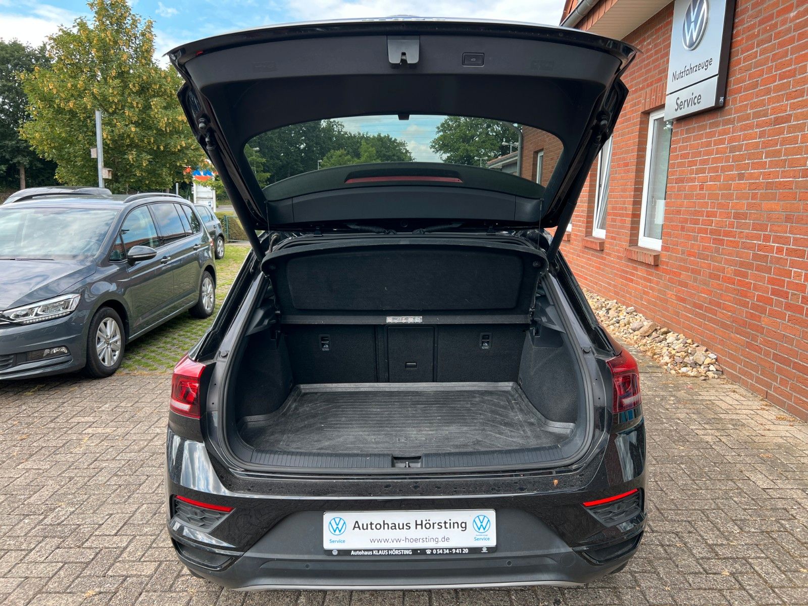 Volkswagen T-Roc 1.5TSi DSG Black - Samsaru's Car Outlet