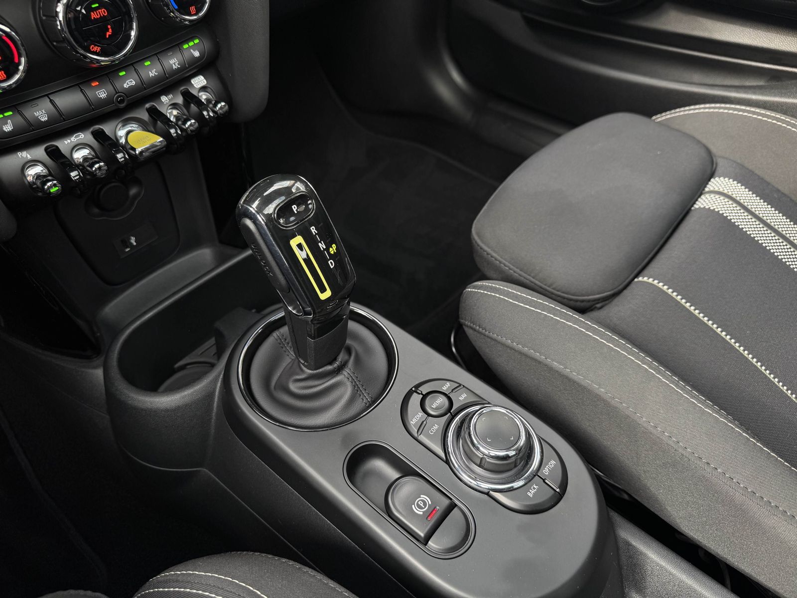MINI Cooper SE - Samsaru's Car Outlet