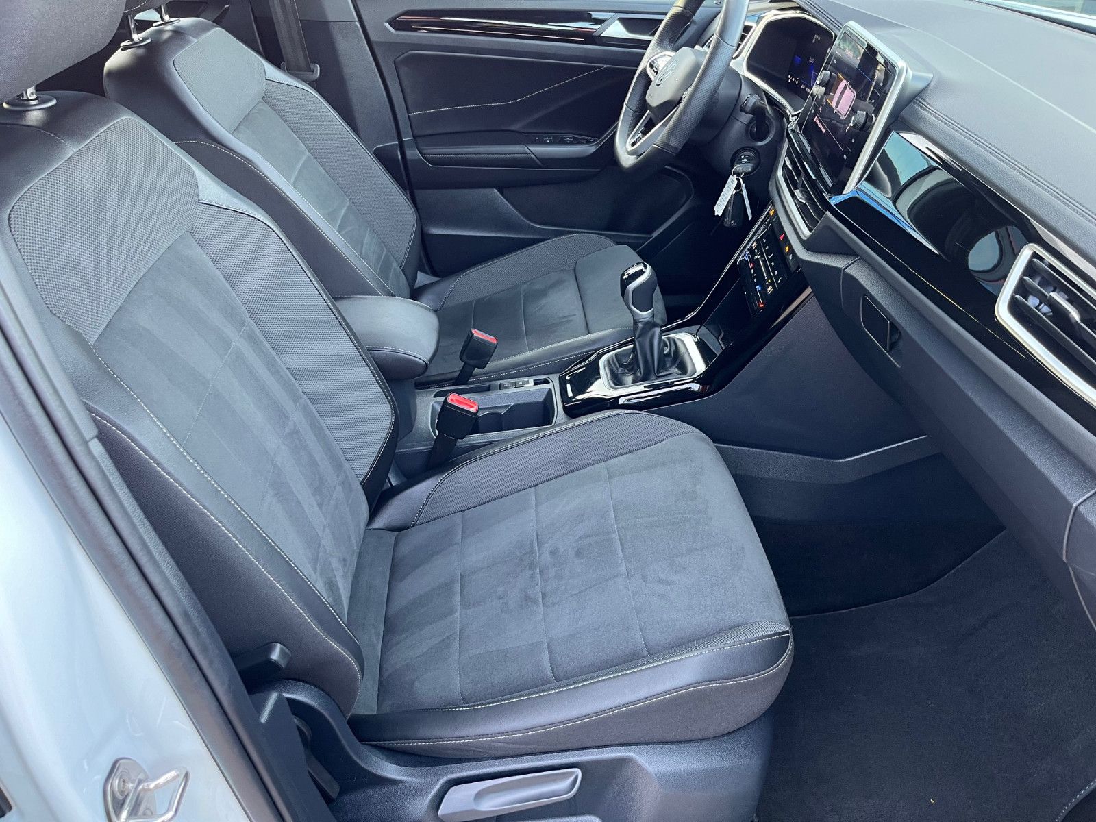 Volkswagen T-Roc R-Line - Samsaru's Car Outlet