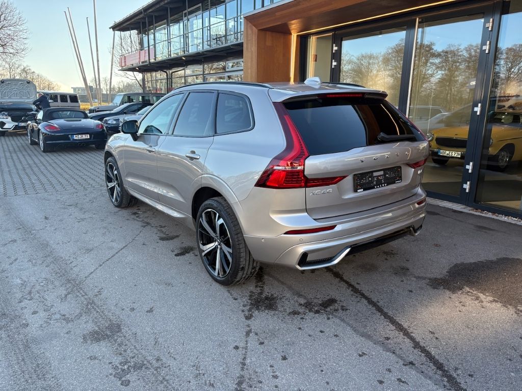 Volvo XC60 B4 Ultimate Dark HUD Pano Luftfed. 360° Har