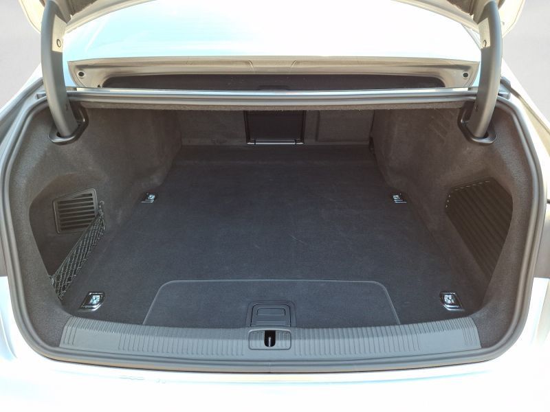Audi A8 60 TFSI e quattro - Samsaru's Car Outlet