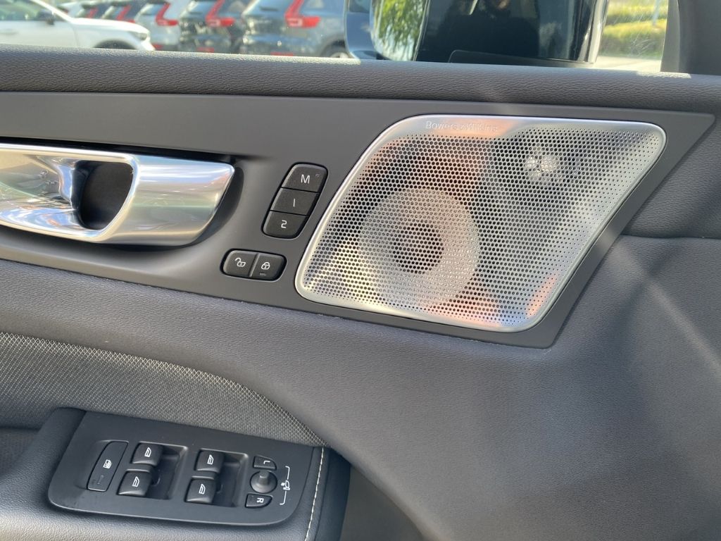 Volvo XC60 R Design Recharge Plug-In Hybrid AWD T8 Twi