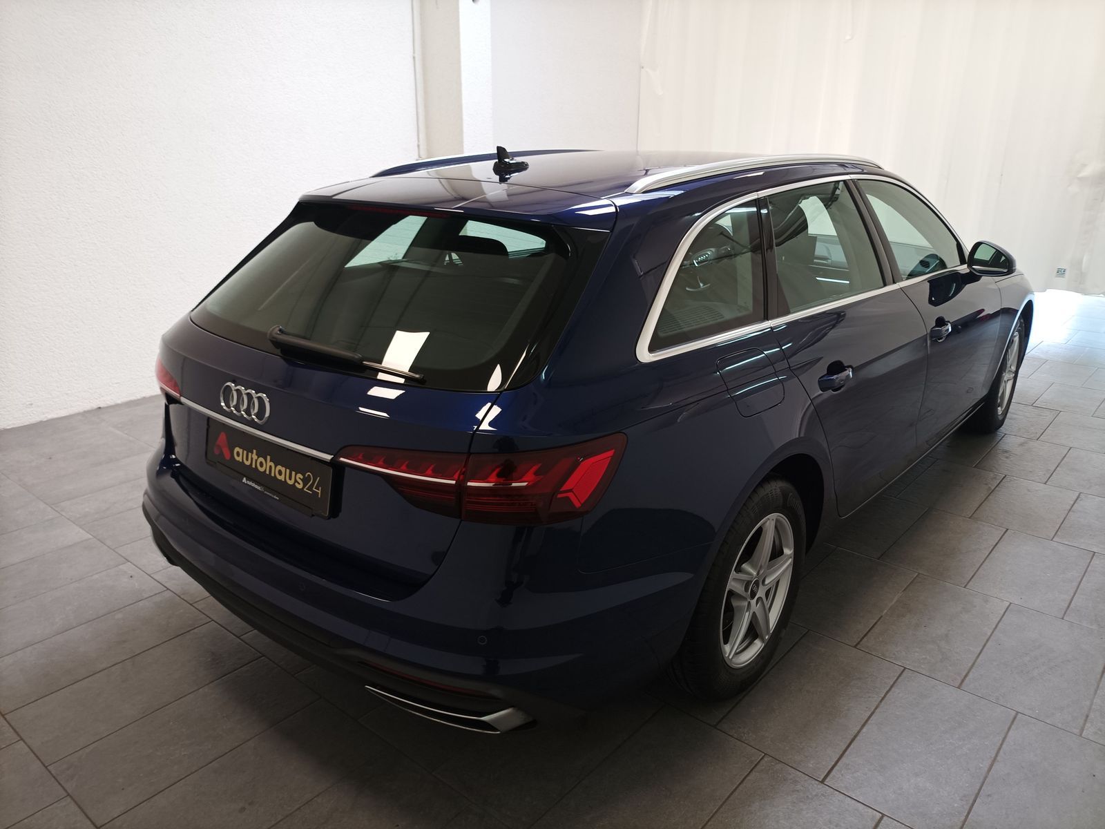 Audi A4 35 2.0 TDI Avant - Samsaru's Car Outlet