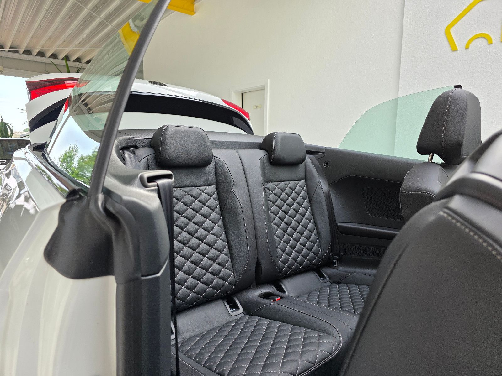 Volkswagen T-Roc R-Line Black - Samsaru's Car Outlet