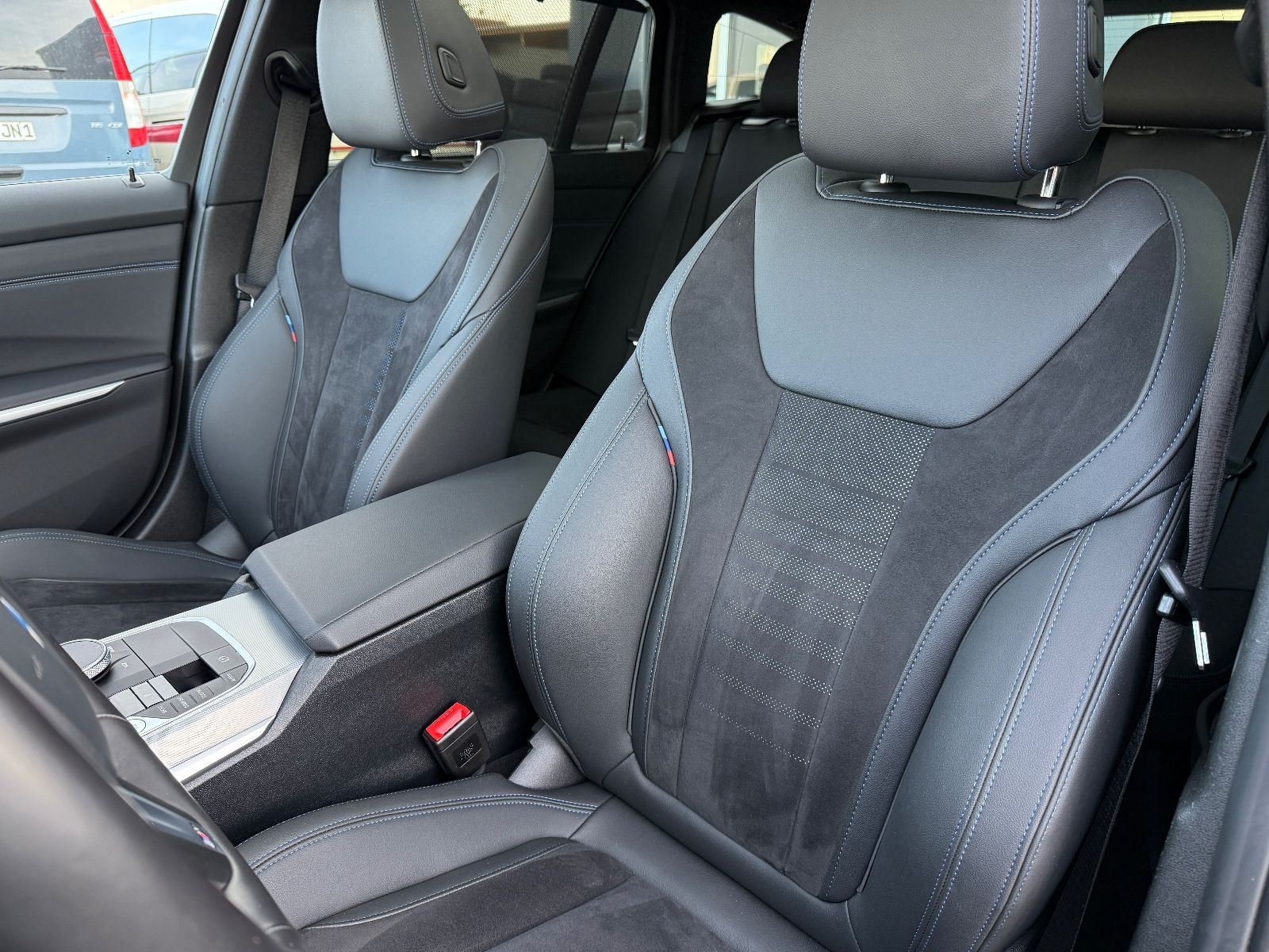 BMW 320 d xDrive M-SPORT - Samsaru's Car Outlet