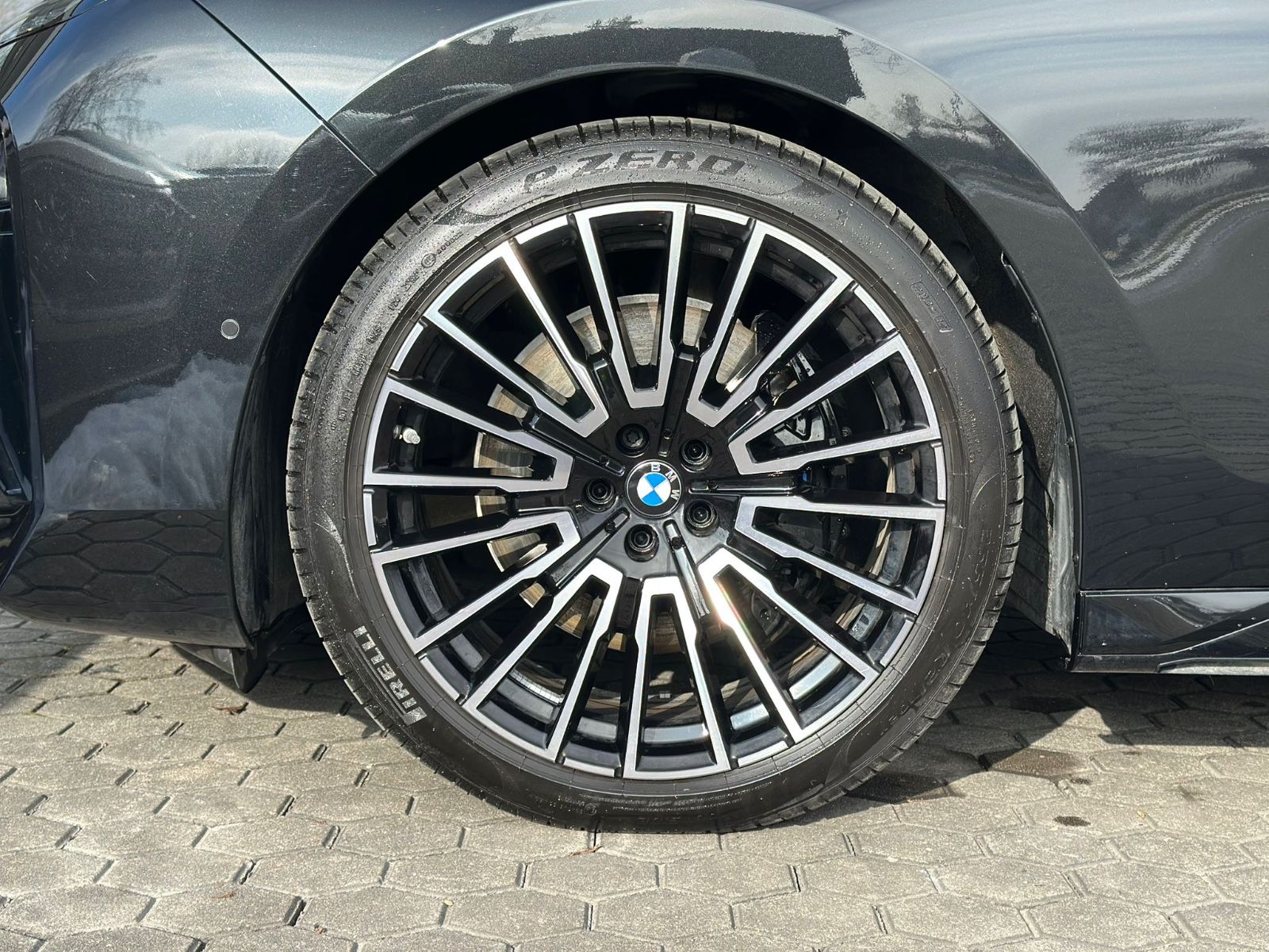 BMW 740d M INDIVIDUAL.AUTOTÜR.FOND ENT.SKY.MASSAGE