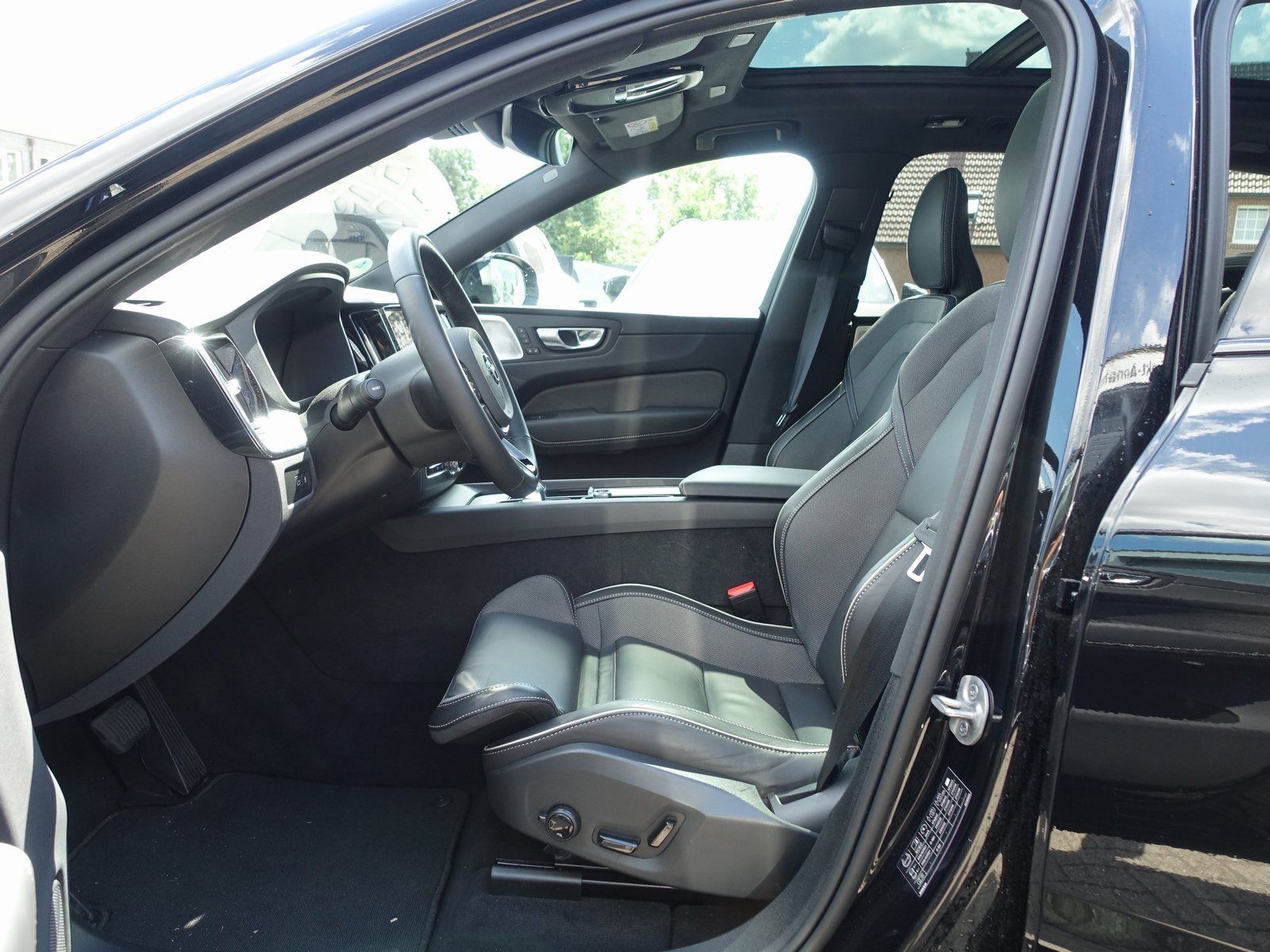 Volvo XC60 Black Edition T8 AWD Plug-in - Samsaru's Car Outlet