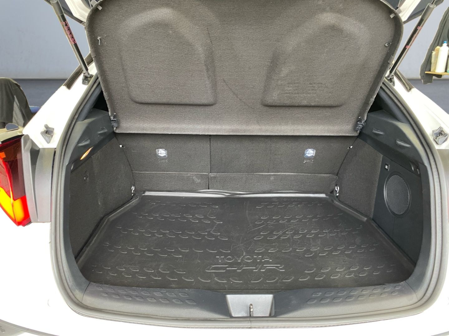 Toyota C-HR 2.0 Hybrid Lounge - Samsaru's Car Outlet