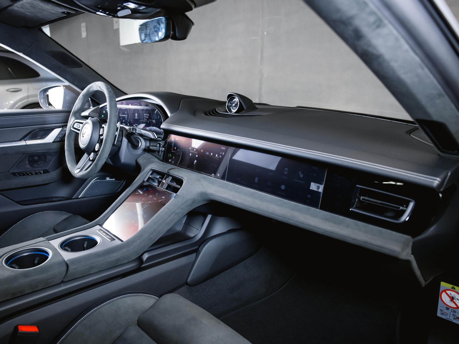 Porsche Taycan Turbo GT PTS 18 Wege Burmester