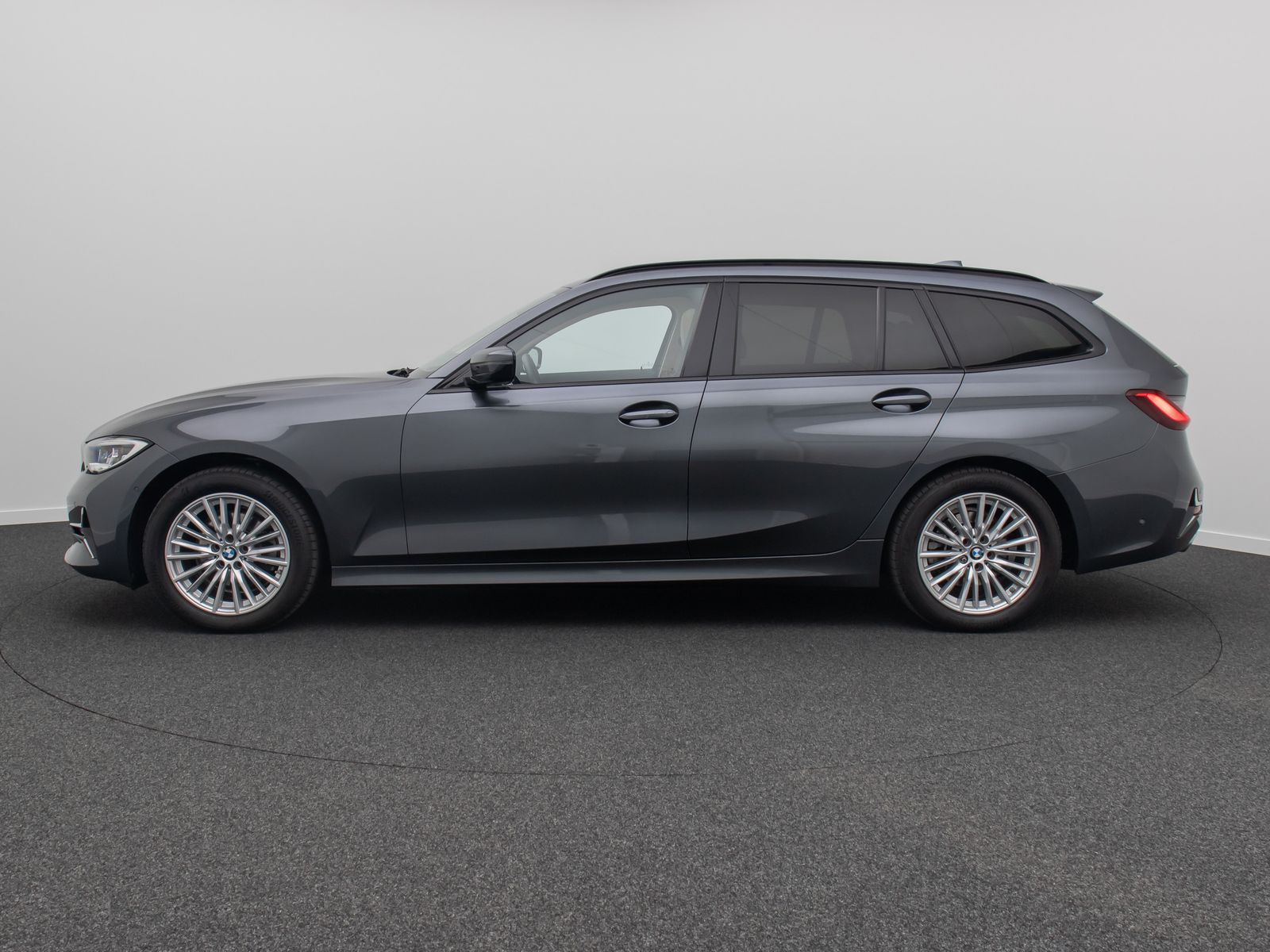 BMW 320d Luxury Line - Samsaru's Car Outlet