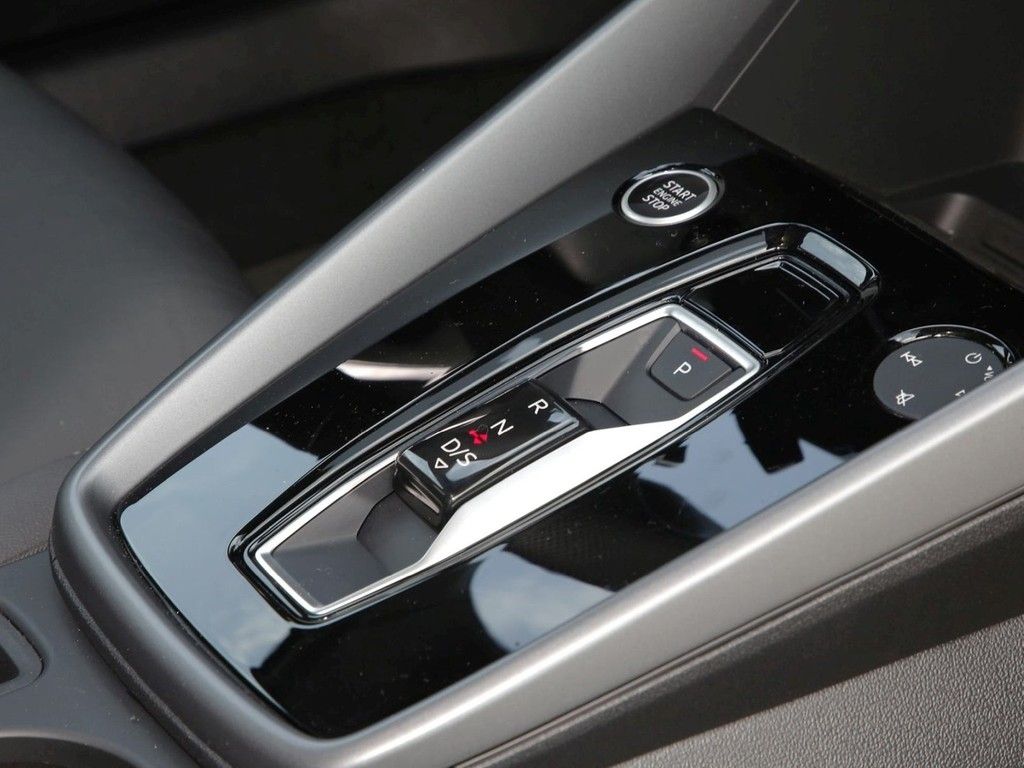 Audi A3 Sportback 45 TFSI e S line 18"|LEDER|PANO|SHZ