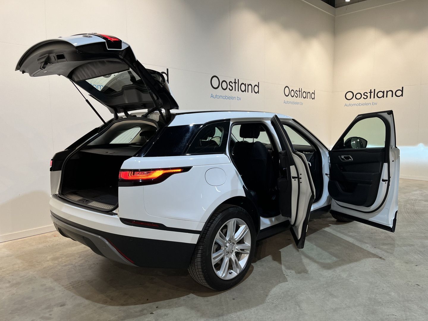 Range Rover Velar 2.0 P400e AWD PHEV - Samsaru's Car Outlet