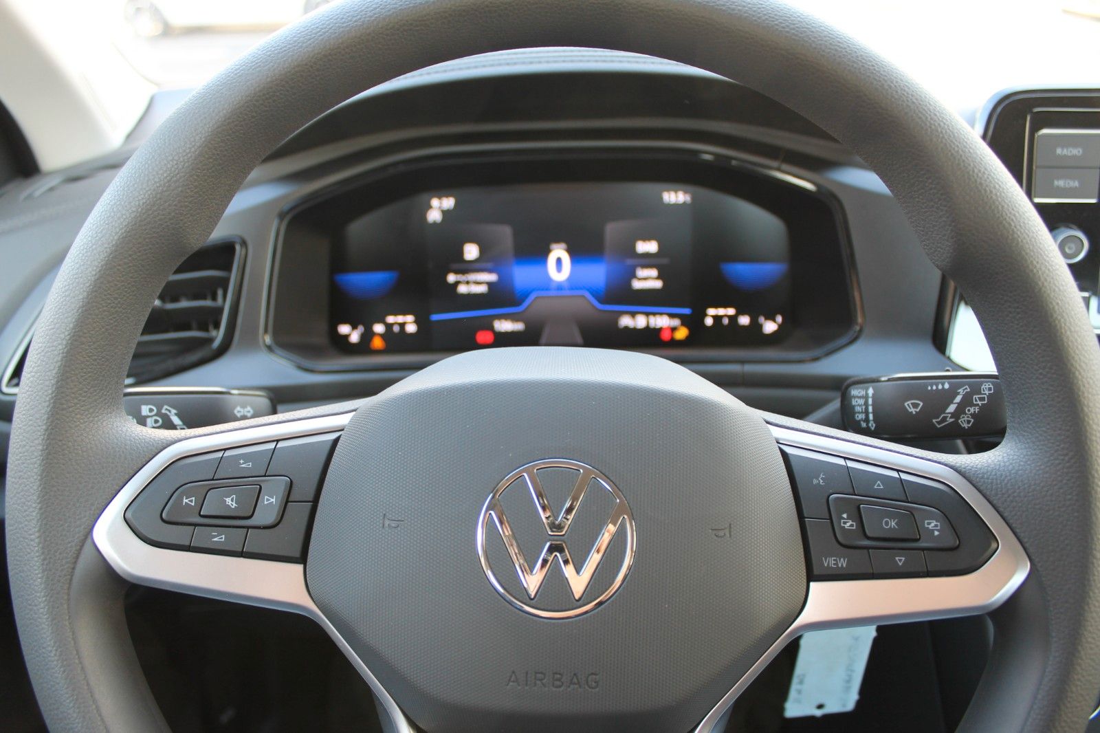 Volkswagen T-Roc 1.0 TSi - Samsaru's Car Outlet