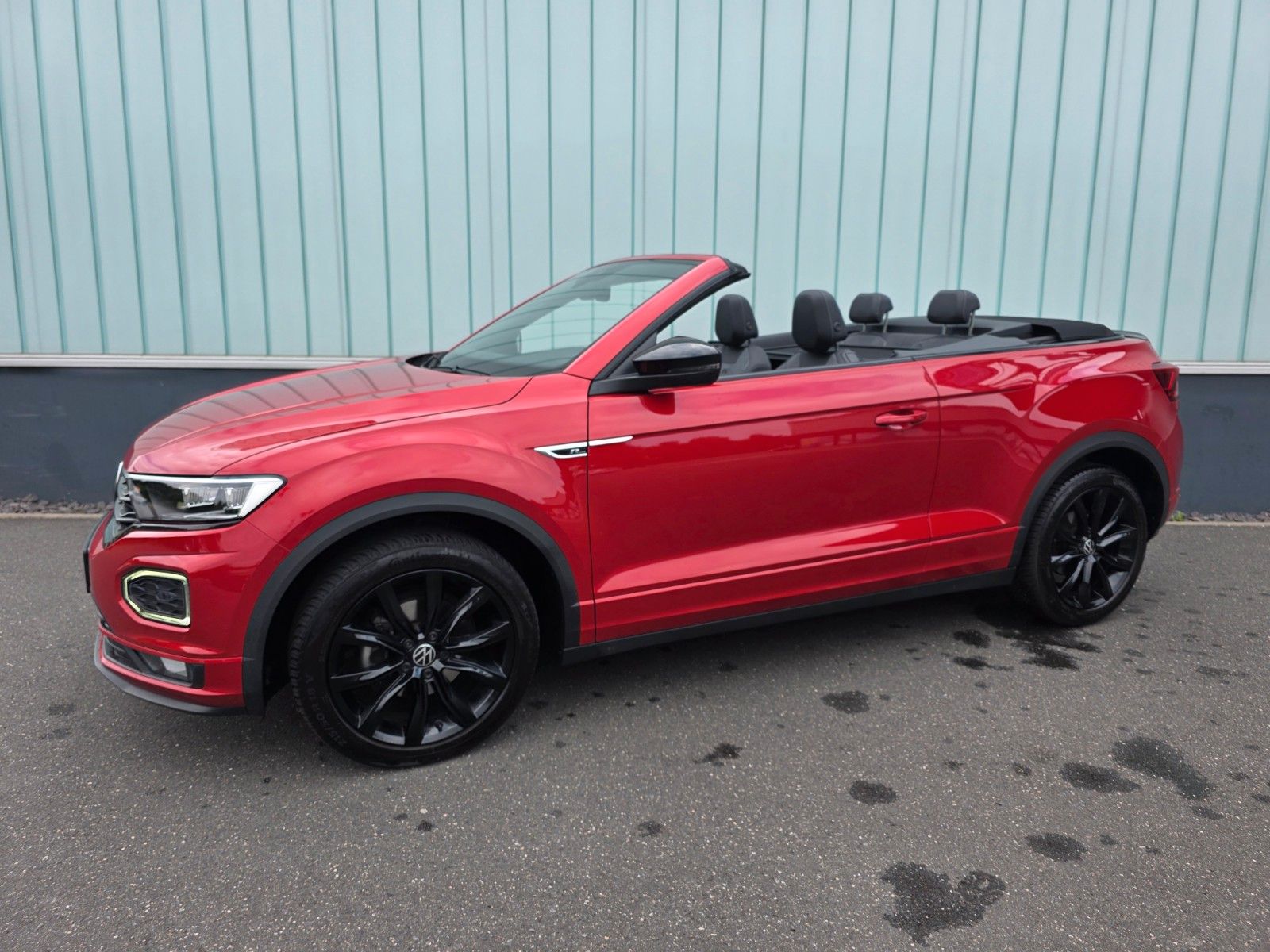Volkswagen T-Roc R-Line Black - Samsaru's Car Outlet