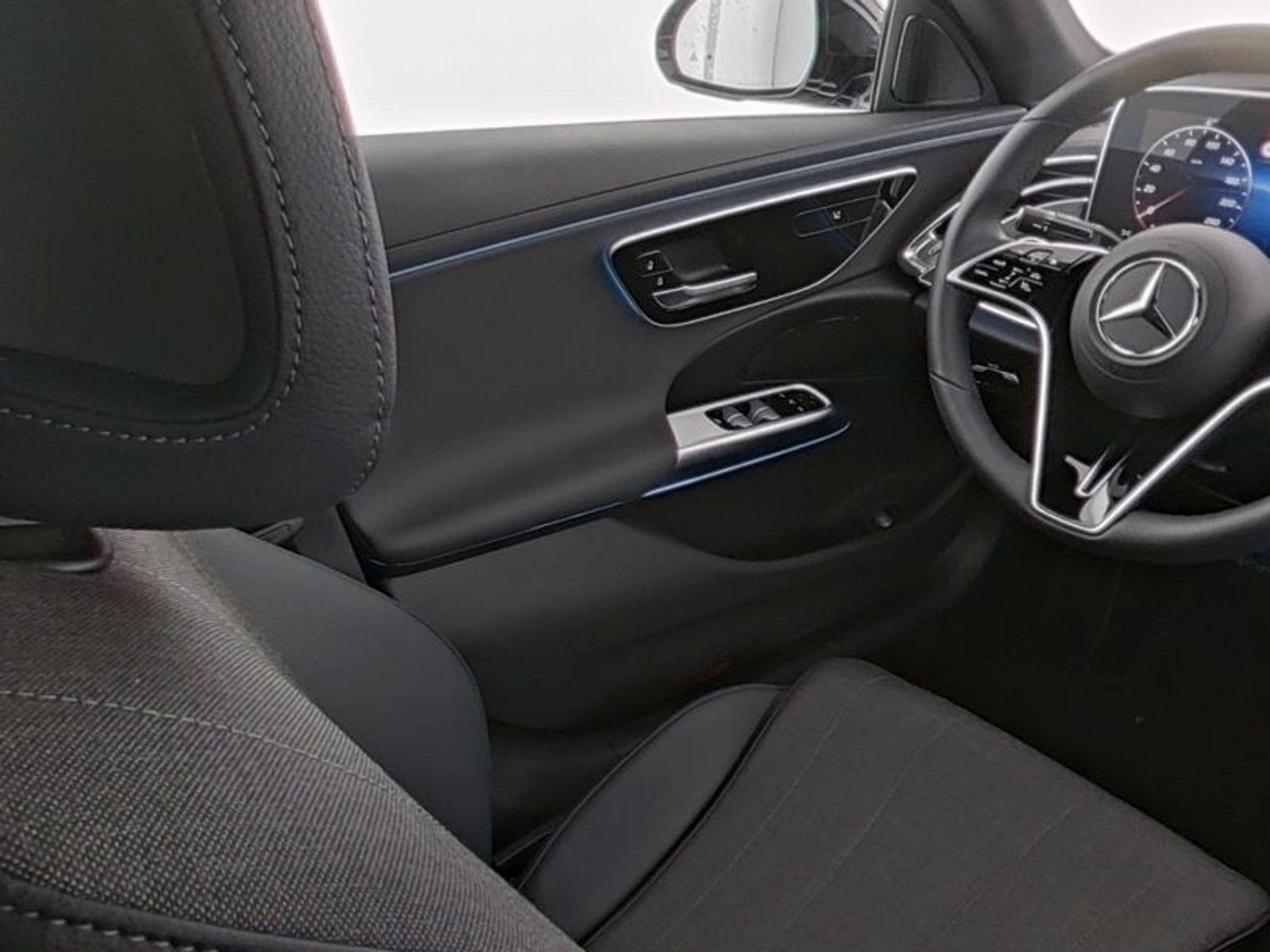 Mercedes-Benz E 200 AVANTGARDE - Samsaru's Car Outlet