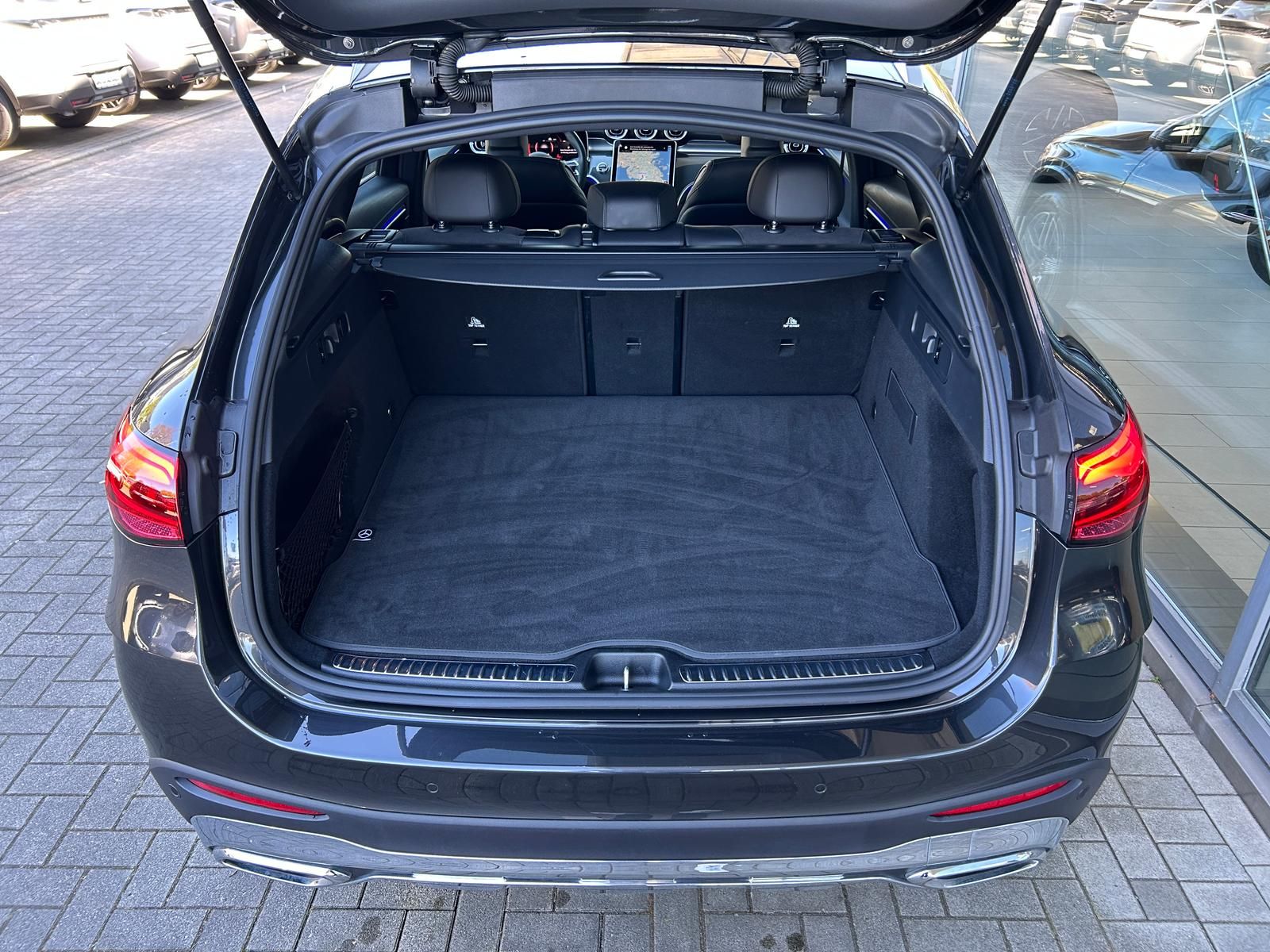 Mercedes-Benz GLC 300 d 4M AMG Line Premium Fahrass+ AHK Distr