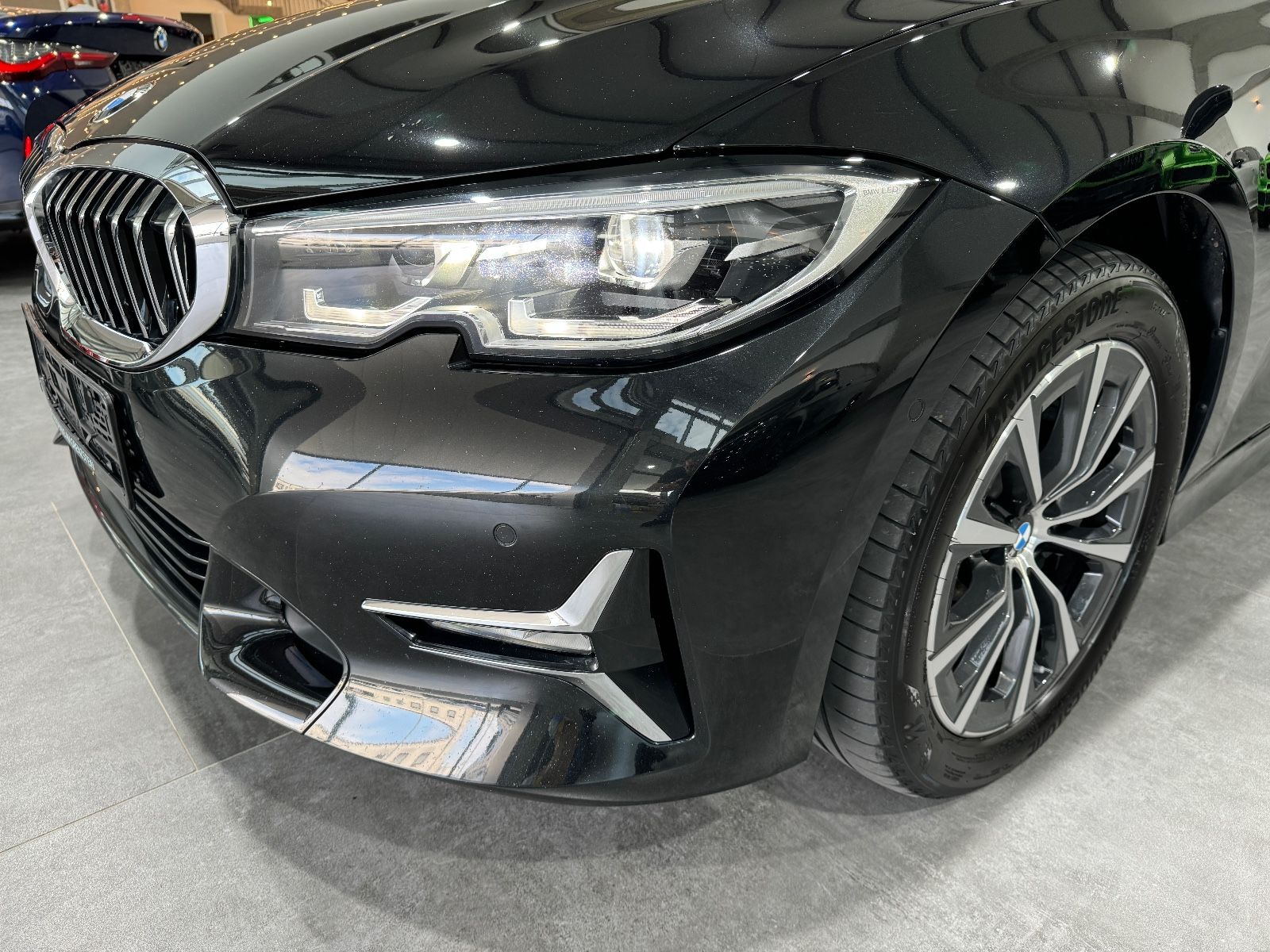 BMW 330 e Luxury Line Individual - Samsaru's Car Outlet