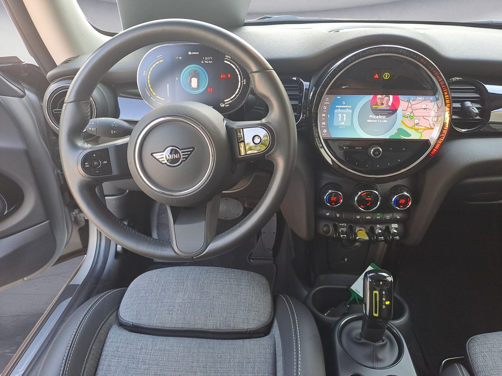 MINI Cooper SE Classic - Samsaru's Car Outlet