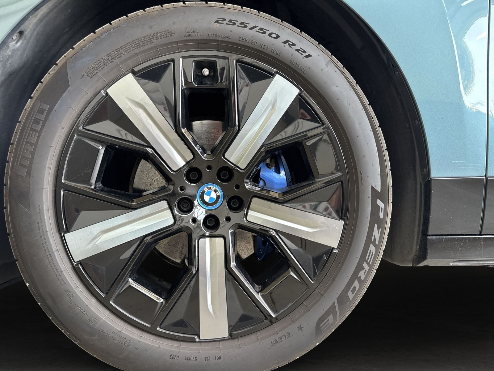BMW iX xDrive40 *Sportpaket*21"*LC Prof.*HUD*H/K*AHK