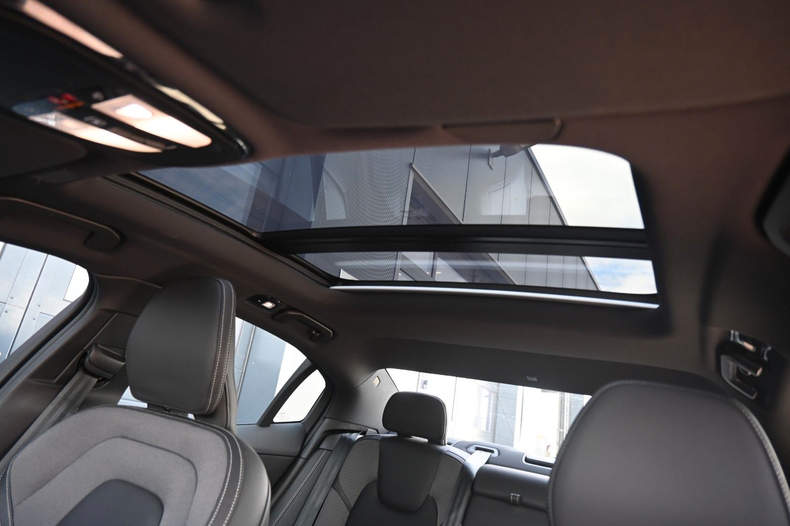 Volvo S60 B4 Benzin Plus Dark*PANO*STHZG*360°*H&K*
