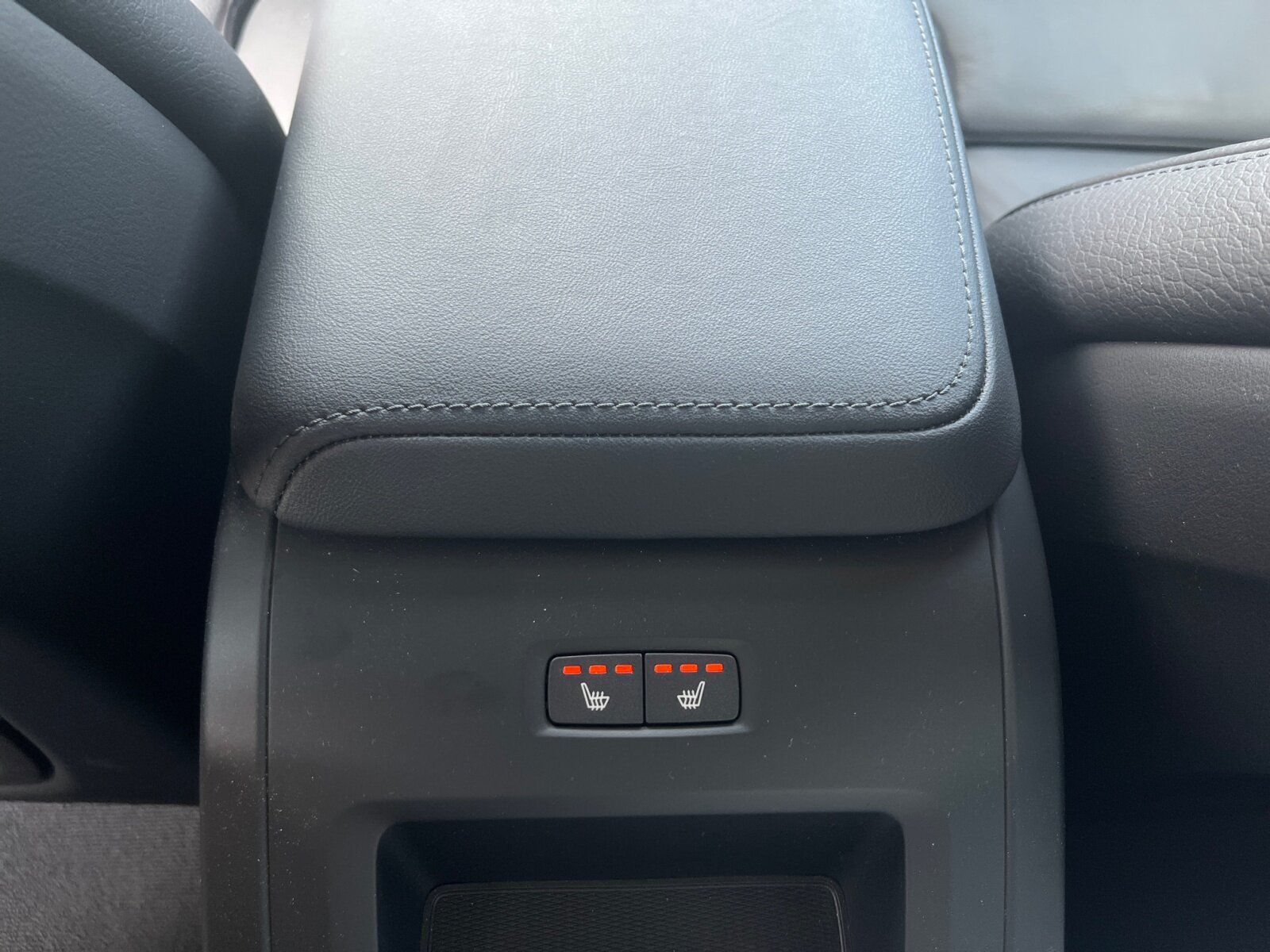 Volvo S60 B4 Plus Dark AHK+STH+SITZH+RFK+NAVI+TEMPOMAT