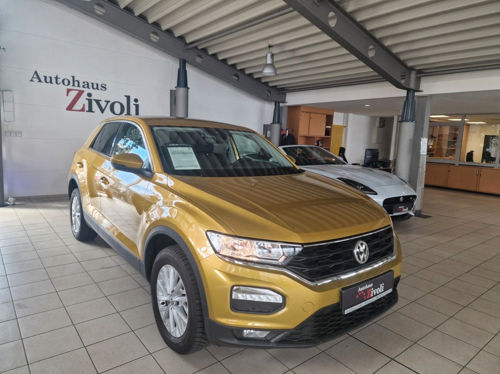 Volkswagen T-Roc Basis - Samsaru's Car Outlet