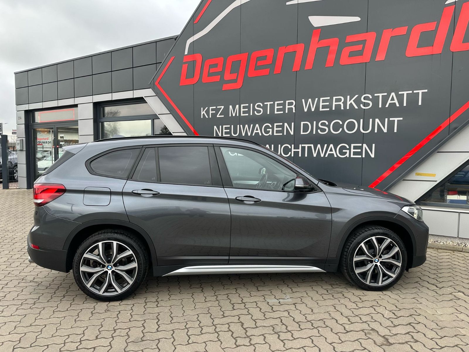 BMW X1 xDrive 25 i xLine - Samsaru's Car Outlet