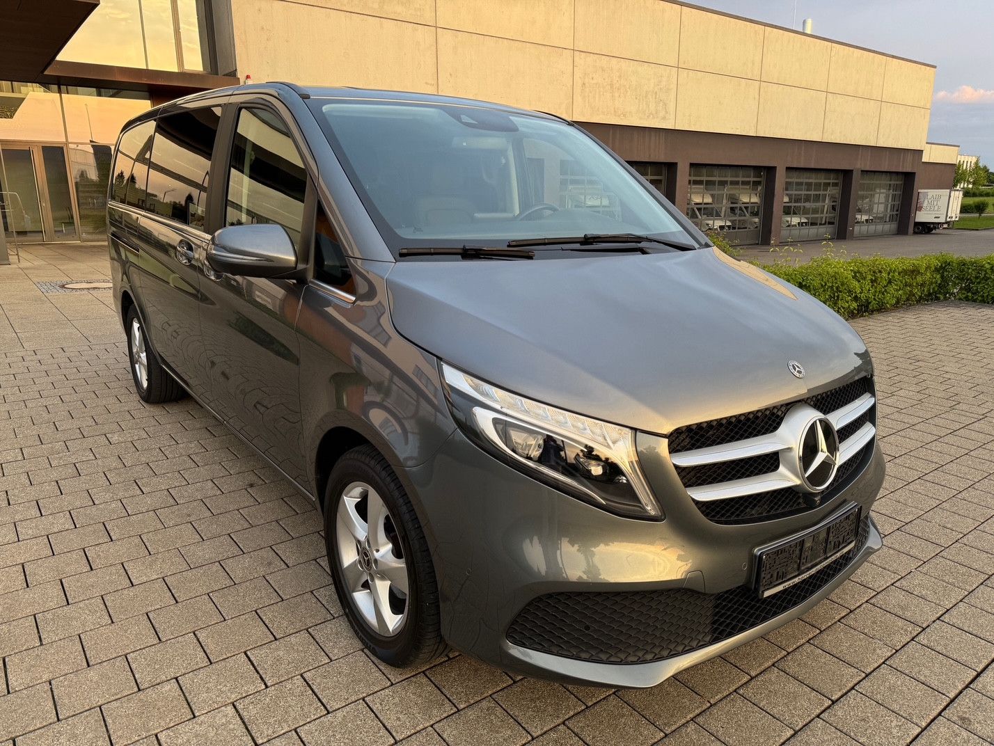 Mercedes-Benz V 220 V-Klasse Long - Samsaru's Car Outlet