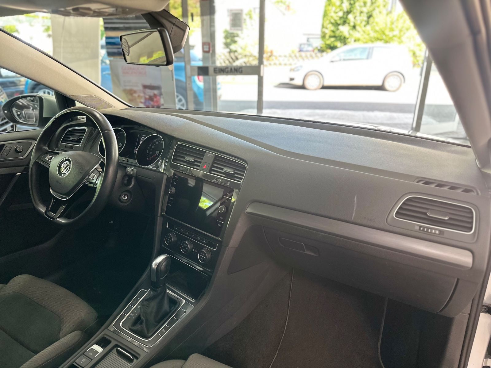 Volkswagen Golf VII 2.0 TDI Var. Comfortline - Samsaru's Car Outlet