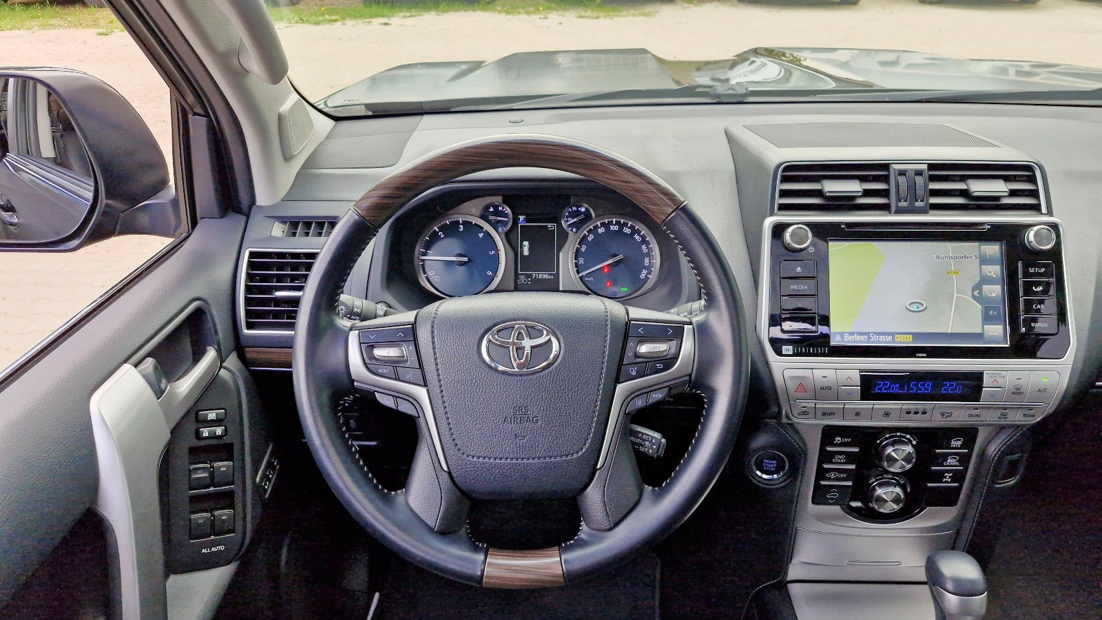 Toyota Land Cruiser TEC-Edition - AHK / Schiebedach