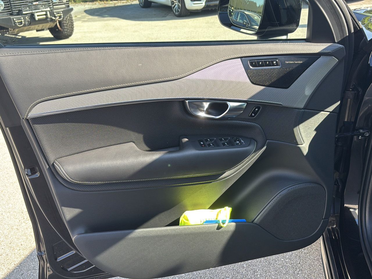 Volvo XC 90 R Design Recharge Plug-In Hybrid AWD - Samsaru's Car Outlet