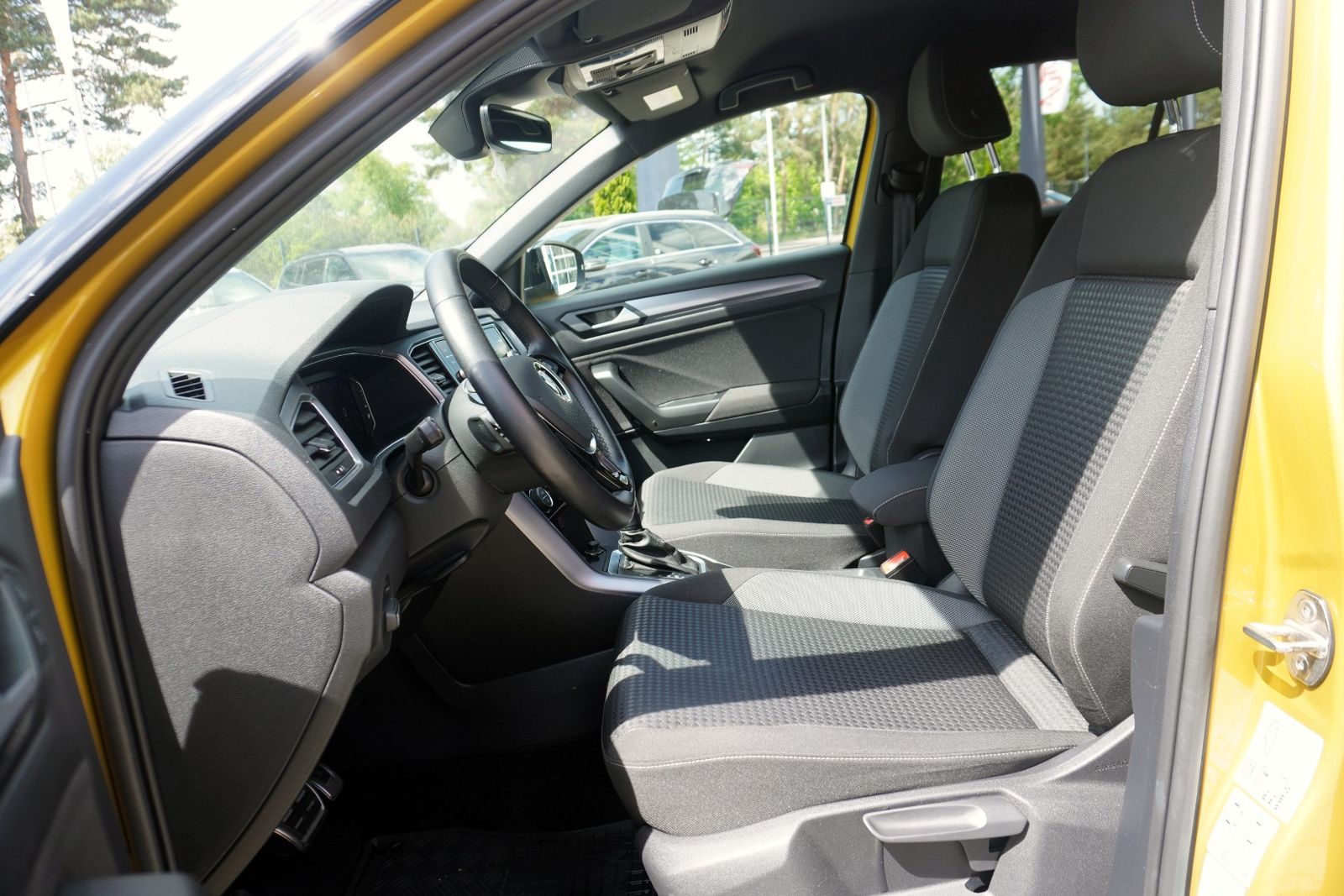 Volkswagen T-Roc 2.0 TDI Active - Samsaru's Car Outlet