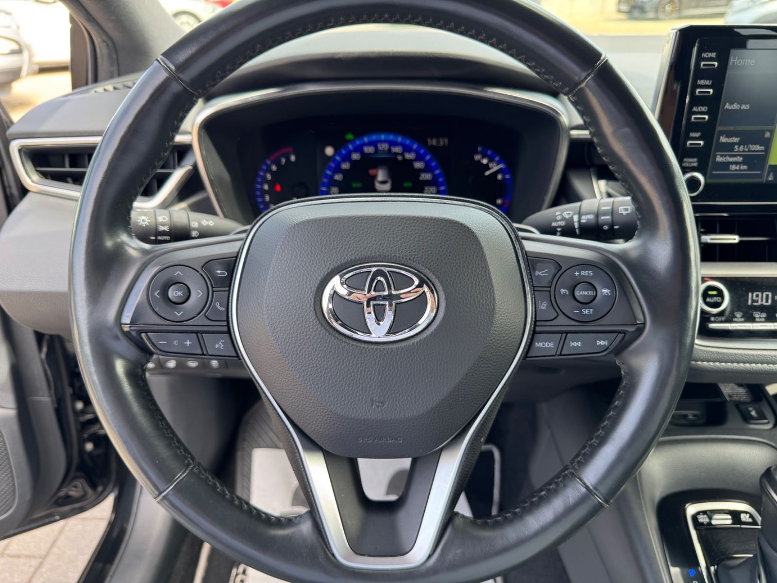 Toyota Corolla Touring Sports Hybrid Club - Samsaru's Car Outlet