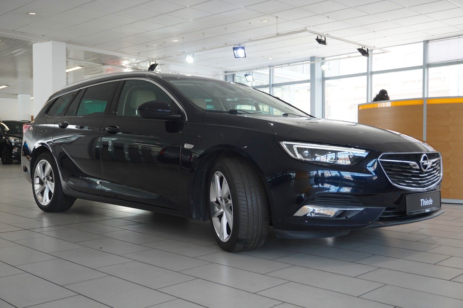 Opel Insignia B ST 2.0D INNOV. 4X4 - Samsaru's Car Outlet