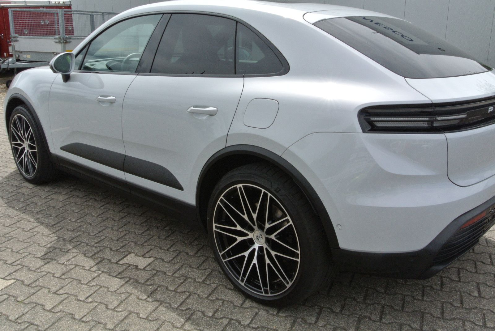 Porsche Macan E - Samsaru's Car Outlet