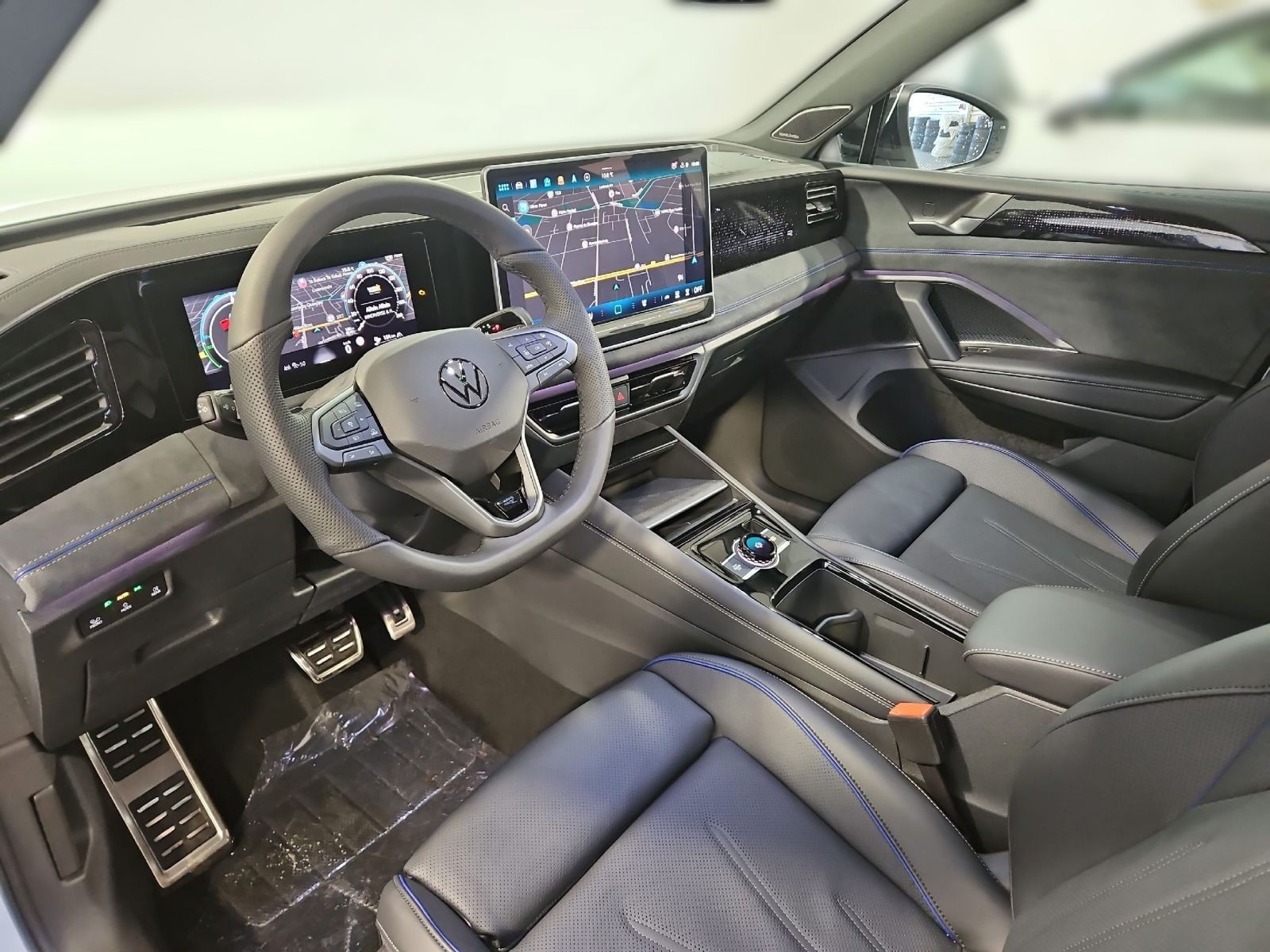 Volkswagen Tiguan R-Line 1.5 eHybrid DSG LEDER+AHK+PANO+NAV